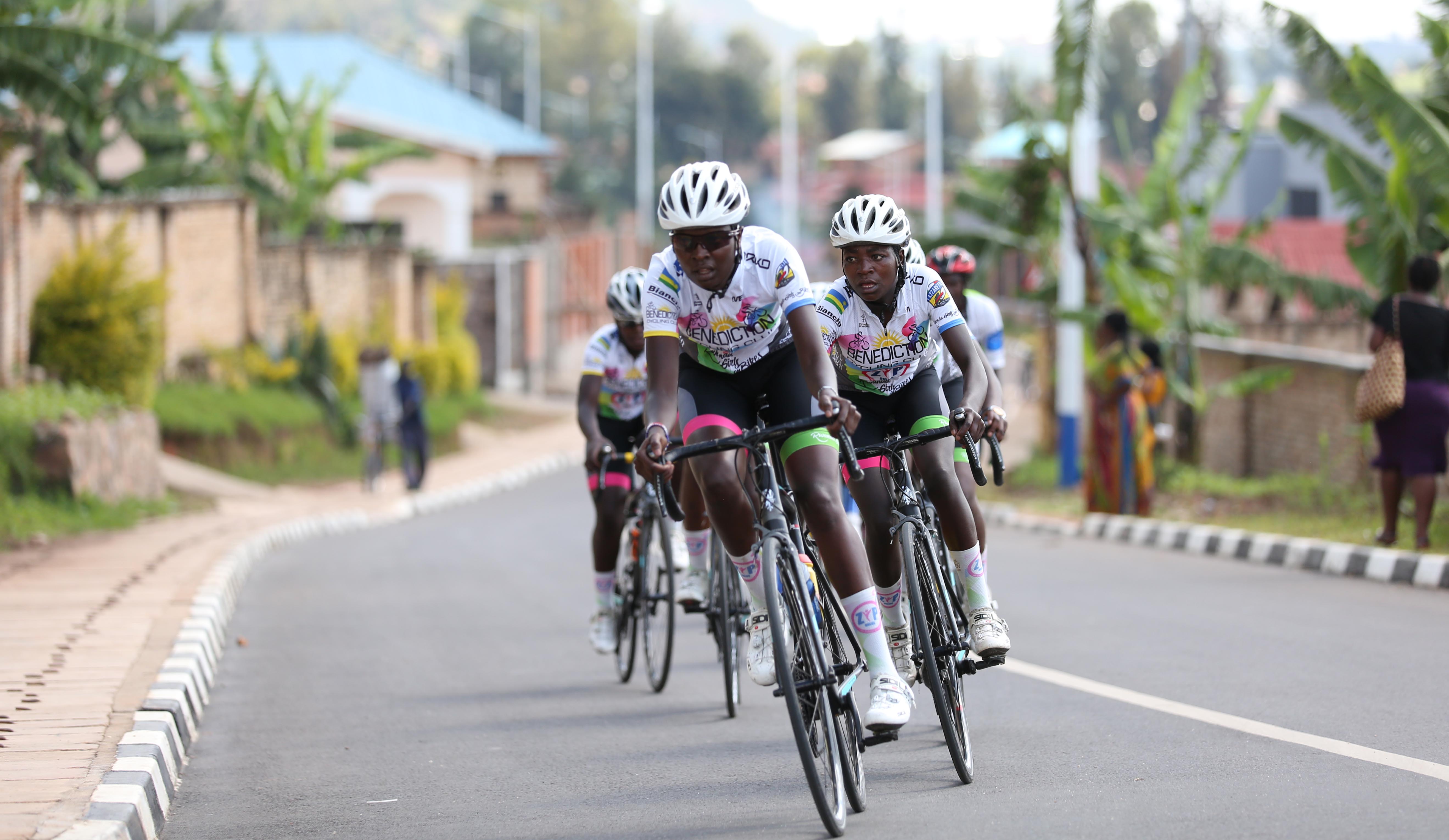 Diane Ingabire was crowned as the winner of the 5th Rwanda Cycling Cup last Saturday. Sam Ngendahimana