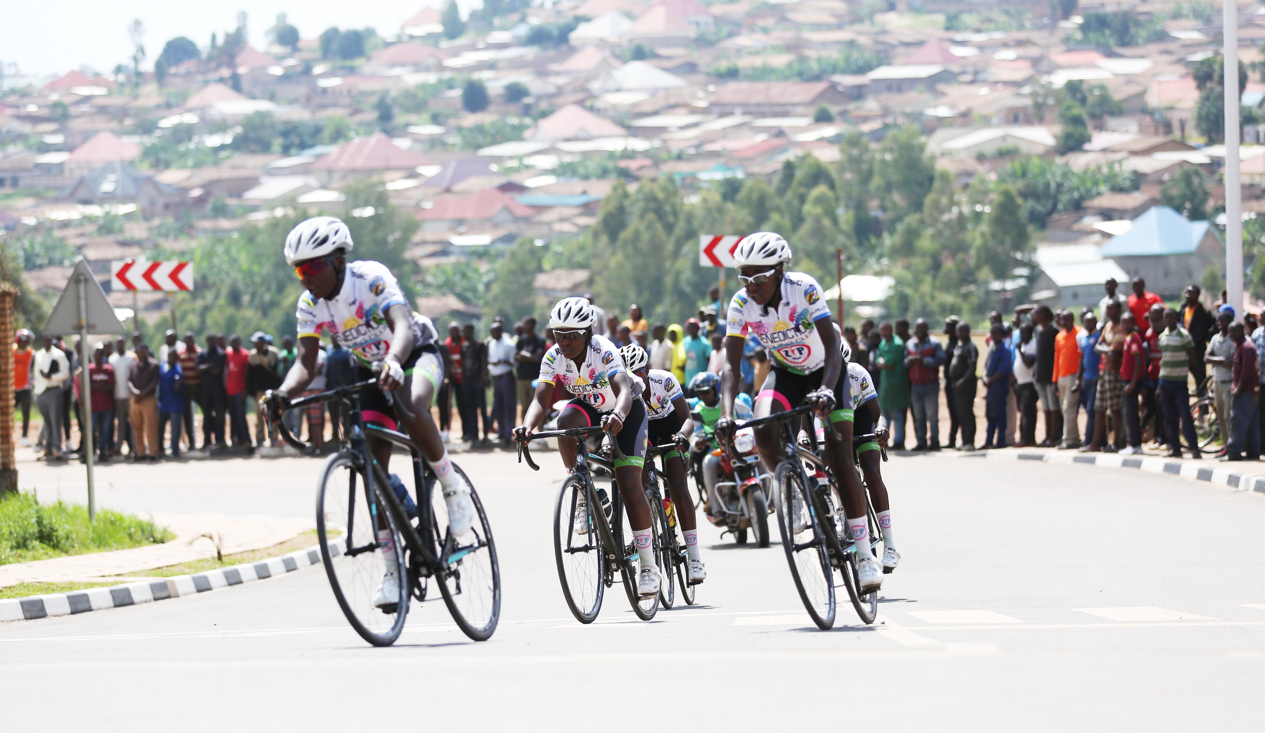 Diane Ingabire was crowned as the winner of the 5th Rwanda Cycling Cup last Saturday. Sam Ngendahimana