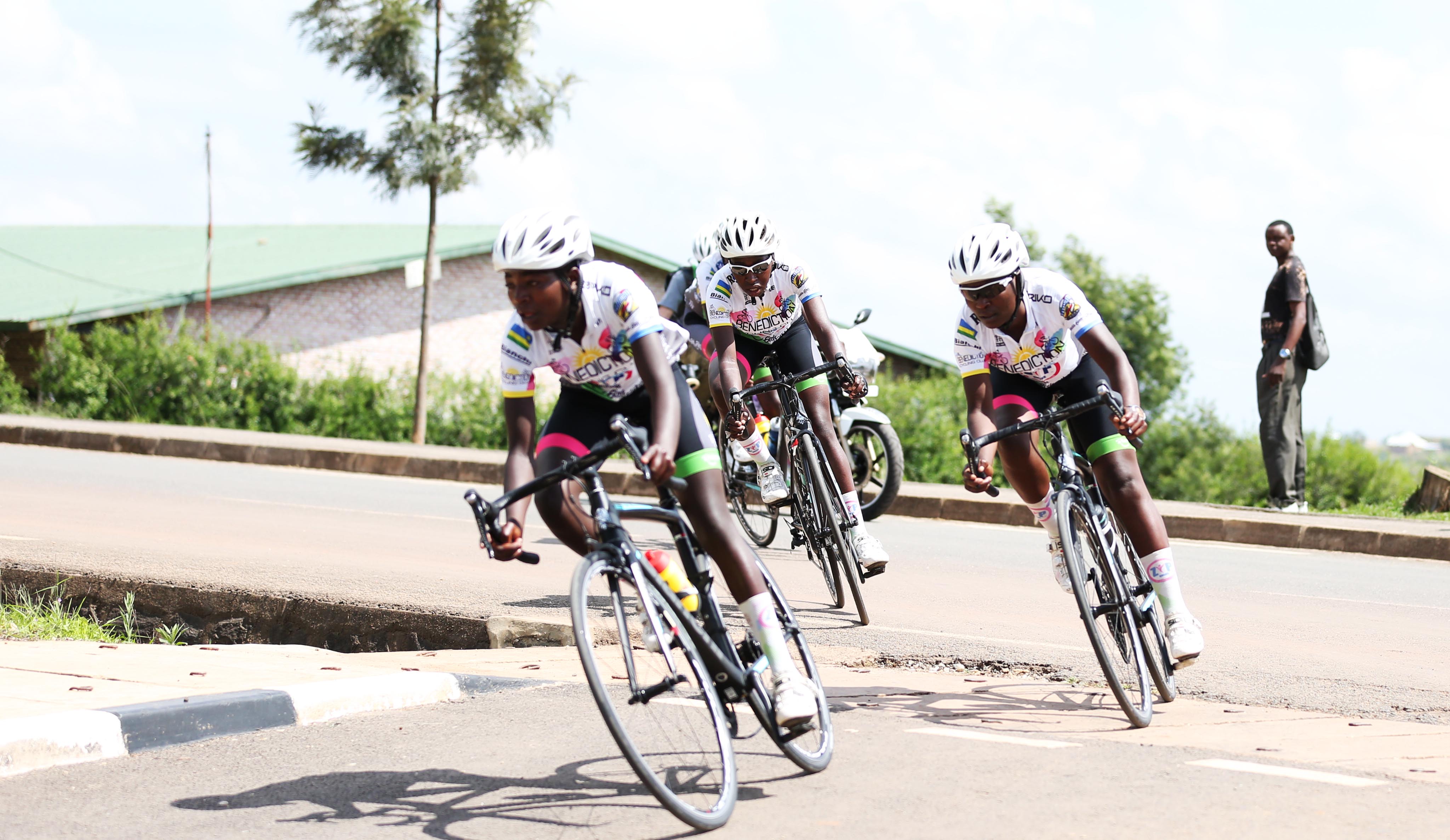 Diane Ingabire was crowned as the winner of the 5th Rwanda Cycling Cup last Saturday. Sam Ngendahimana