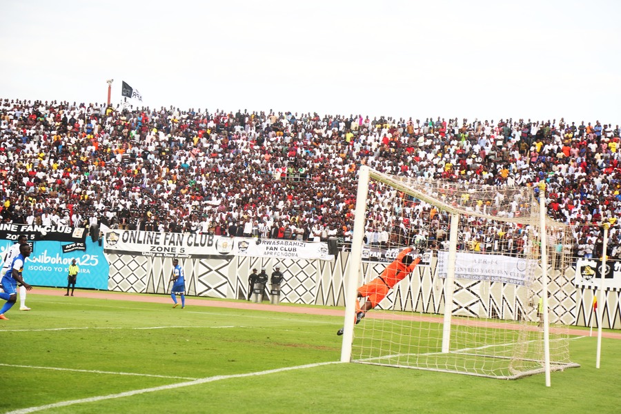 APR FC goalkeer Omar Rwabugiri tries to save his goalie in the second half. / Sam Ngendahimana