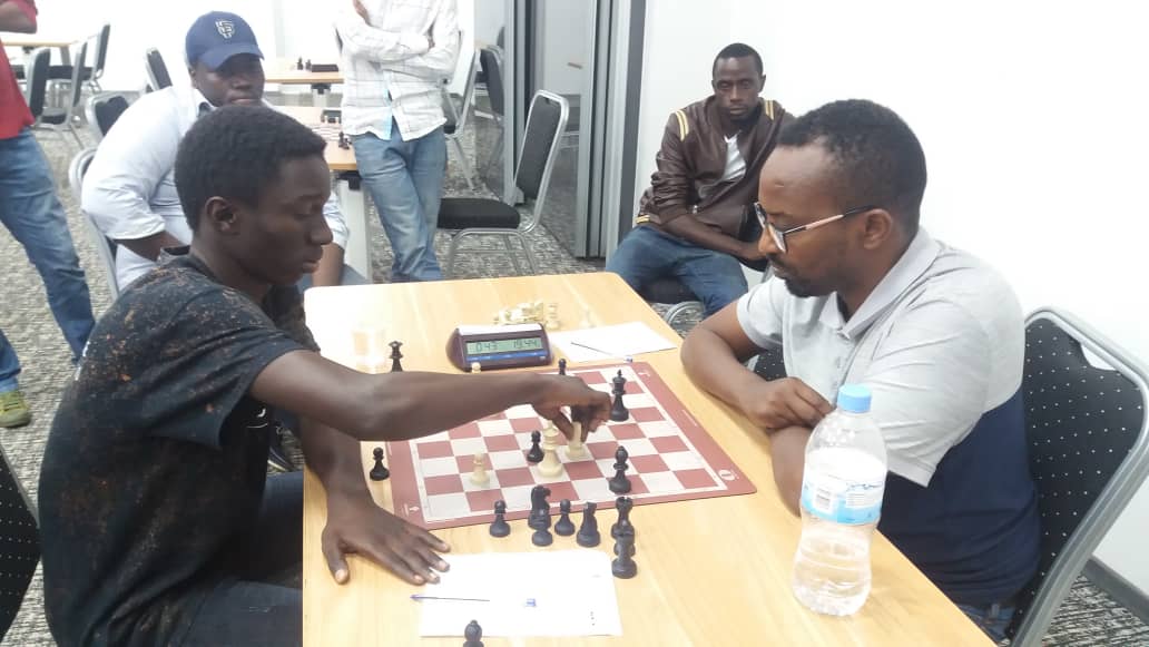 19-year-old Rongin Munyurangabo huffed and puffed to a win against a stronger opponent, CM Maxence Murara, during this round 5 encounter on Saturday. 