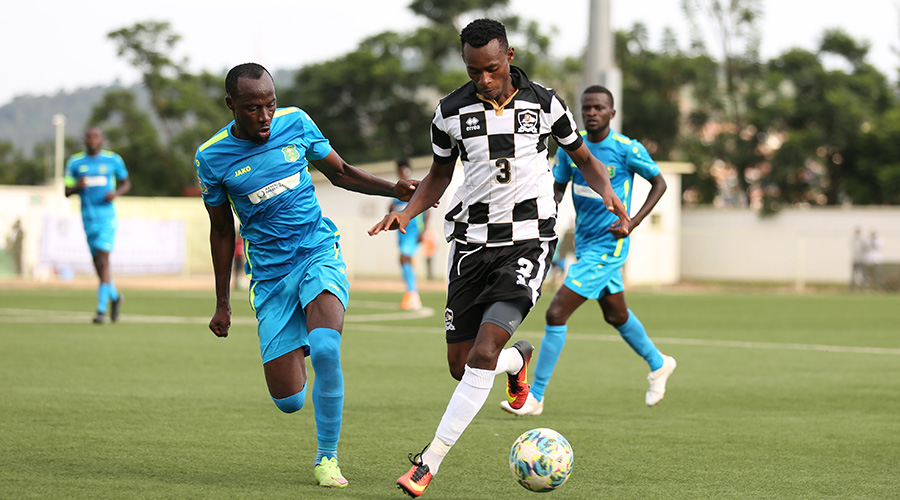 APR winger Claude Niyomugabo (R) controls the ball against AS Kigaliu2019s Eric Nsabimana during the two sidesu2019 goalless draw at Kigali Stadium on Saturday. 