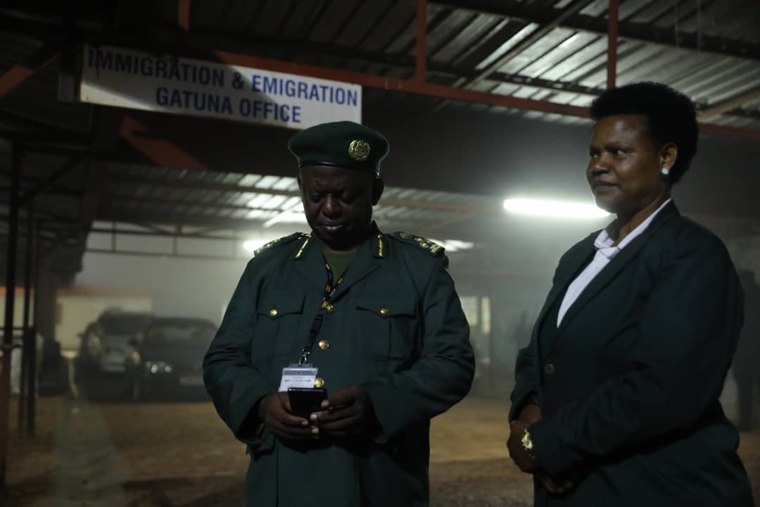 Ugandan Immigration officials who handed over the released Rwandans. (Emmanuel Kwizera)