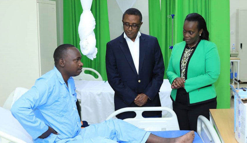 Foreign affairs minister Dr Vincent Biruta (left) and his health counterpart Dr Diane Gashumba speak to one of the Rwandans released by Uganda, at hospital, earlier this month. He is one of the nine Rwandans who have been undergoing medical check-up after years on unlawful detention in the neighbouring country. 
