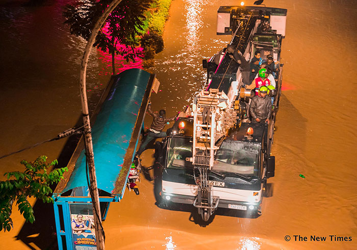 Police rescues people in Kigali. 