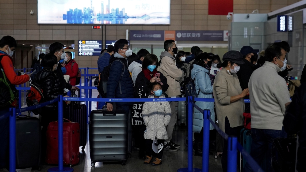 Passengers wearing masks are seen at the Pudong International Airport in Shanghai. Net photo
