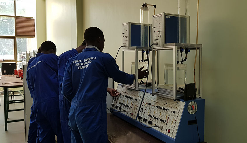 Students of IPRC Kigali how Mechatronics system works.