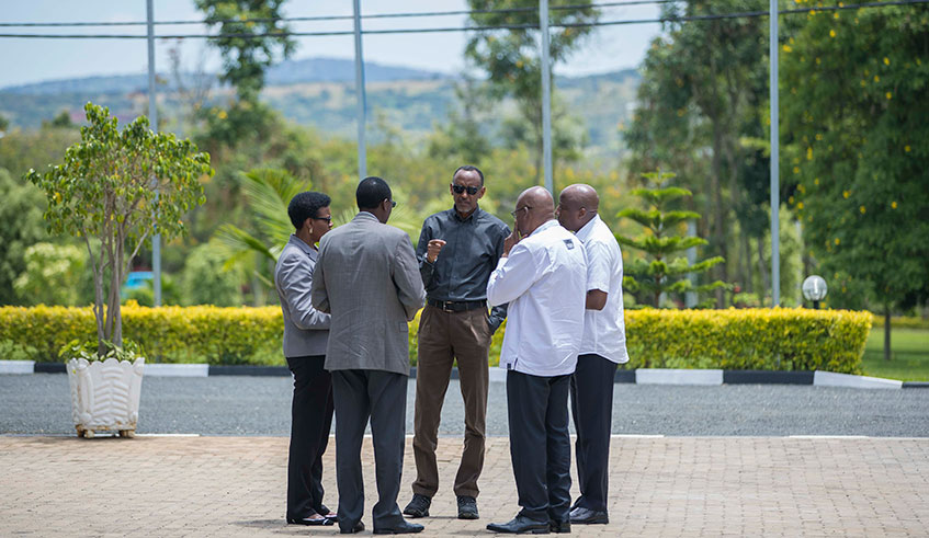 President Paul Kagame engages senior officials on the final day of the 17th National Leadership Retreat at RDF Combat Training Centre in Gabiro./  Photos: Village Urugwiro.
