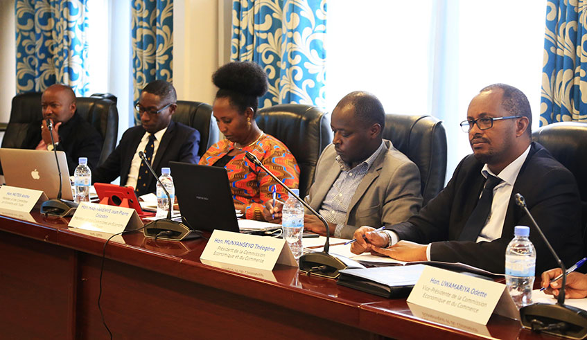 Members of the Parliamentary Standing Committee on Economy and Trade during a previous session. The MPs are concerned that financial institutions auction property of loan defaulters instead of examining other remedies provided by the law. / Photo: File.