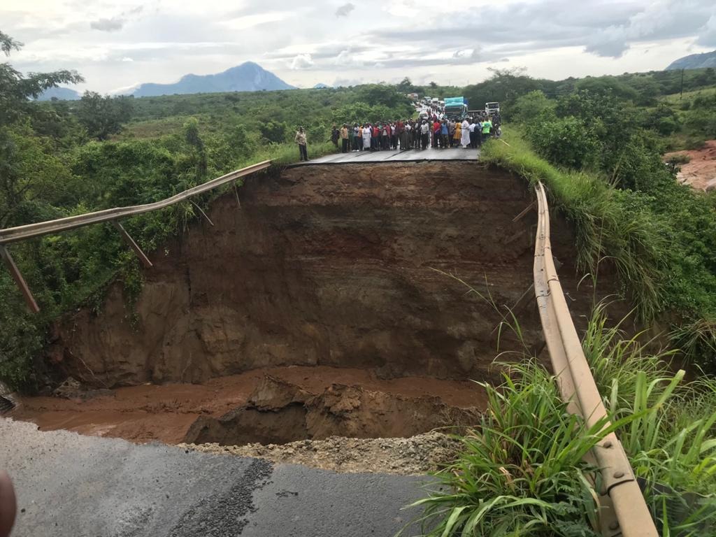 A Tanzania collapsed bridge./ Mwananchi