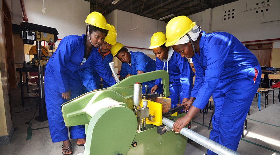 Students of Musanze Polytechnic College during a practical class. Only 25 per cent of the 3,081 students who graduated from Integrated Polytechnic Regional Centres (IPRCs) last year were female. 