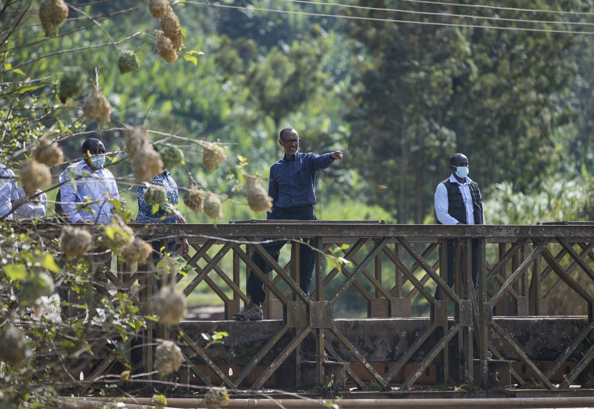 President Kagame alongside Ministers of Infrastructure and Local Government Claver Gatete, Anastase Shyaka respectively and Northern Province Governor Jean-Marie Vianney Gatabazi tour flooded areas in Nyabihu District. / Village Urugwiro