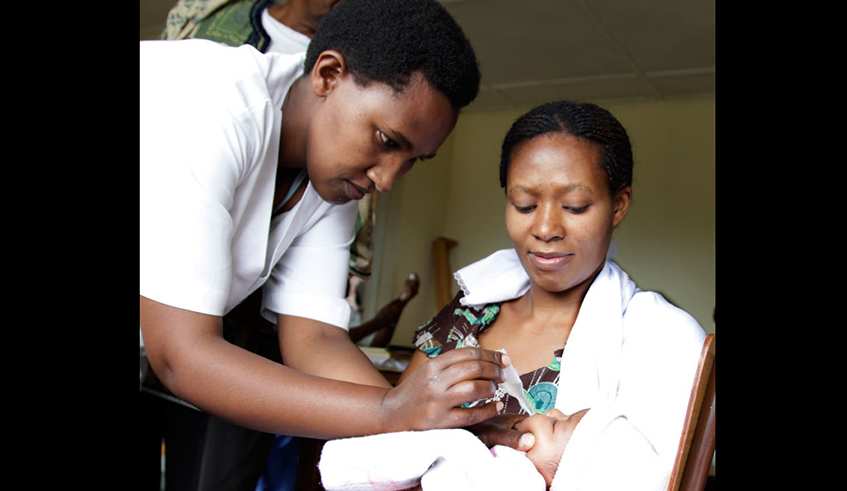 A nurse immunises a baby at Kacyiru District Hospital. / Photo: File.