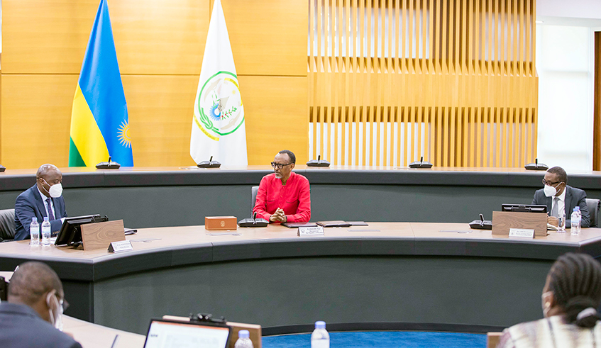 President Kagame, Prime Minister Edouard Ngirente (left) and Foreign Affairs Minister Dr Vincent Biruta (right) during Tuesdayu2019s cabinet meeting at Village Urugwiro. The meeting lifted restrictions on taxi-moto operations and travel across the country, except for Rusizi and Rubavu districts. / Photo: Village Urugwiro.
