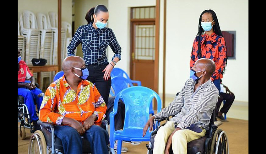 Former Miss Rwanda Jolly Mutesi (standing-left) and current Miss Rwanda Naomie Nishimwe, provided 1000 faces masks in Nyarugunga Sector, Kicukiro District. / Courtesy photo
