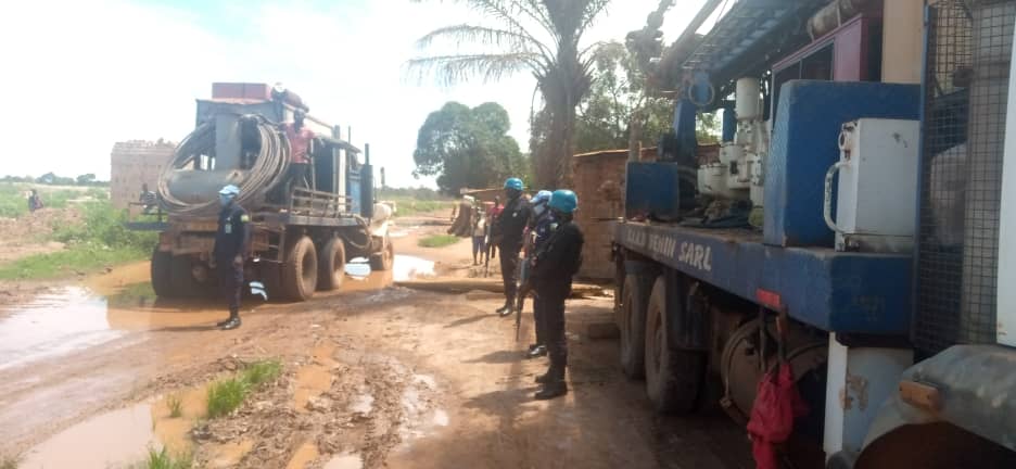 Rwanda Police keeping force and Bangui officials during the official groundbreaking ceremony for the construction of the boreholes. / Courtesy