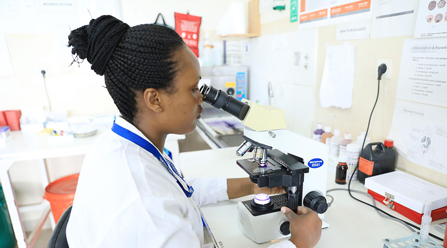 A laboratory technician during a blood test exercise at Kacyiru Hospital. / Courtesy