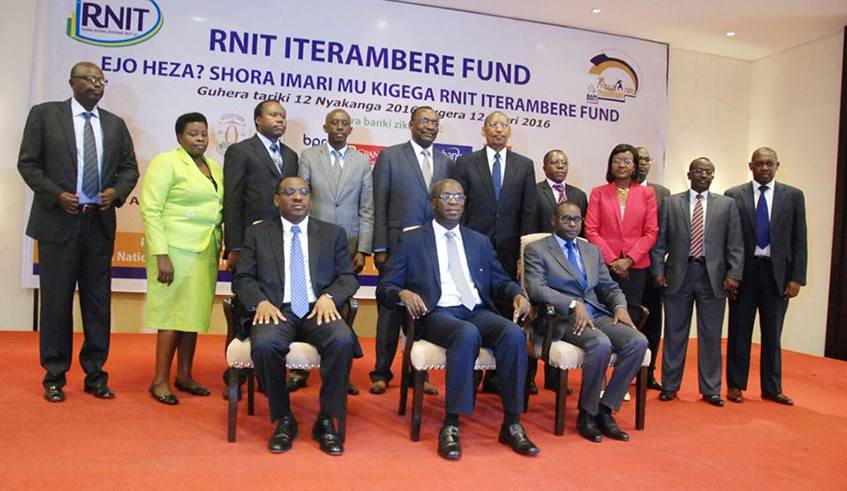 Officials pose for a group photo during the launch of Rwanda National Investment Trust (RNIT) Iterambere Fund in 2016. / Photo: File.