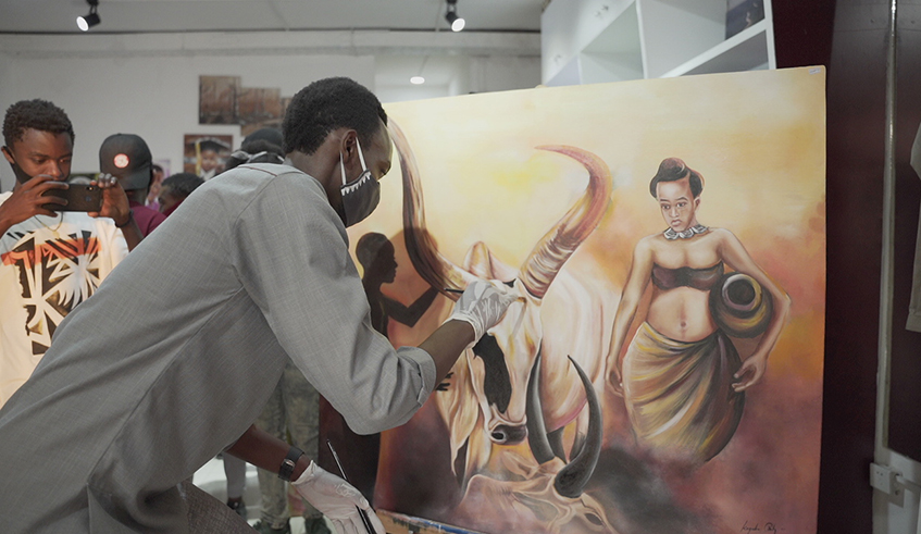 Visual artist Innocent Kagabo during a live painting at Art-Rwanda Ubuhanzi showroom. His work reflects both Rwandan and African culture. / Photos by Gad Nshimiyimana.