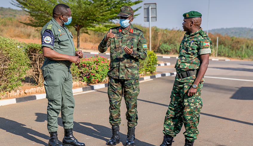 Brig. Gen. Vincent Nyakarundi (centre), the Head of Defence Intelligence at the Rwanda Defence Force (RDF) and his Burundian counterpart Col Everest Musaba (right) and the facilitator, Col Leon Mahoungou, the Commander of the Expanded Joint Verification Mechanism shortly before the meeting between the two countries at Nemba One-Stop Border Post on Wednesday, August 26. / Photo: Courtesy.