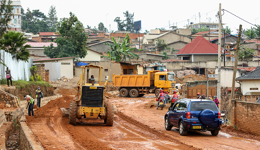 Workers during the construction of the new alternative Kabeza-Alpha Palace Hotel road in Kigali. Some citizens have reported unfair treatment during expropriation processes. 