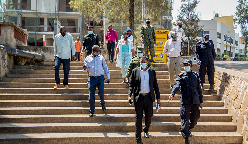 A large delegation from Nyarugenge District, the City of Kigali and the Police toured Nyarugenge City Market Wednesday to inspect new Covid-19 preventive measures.