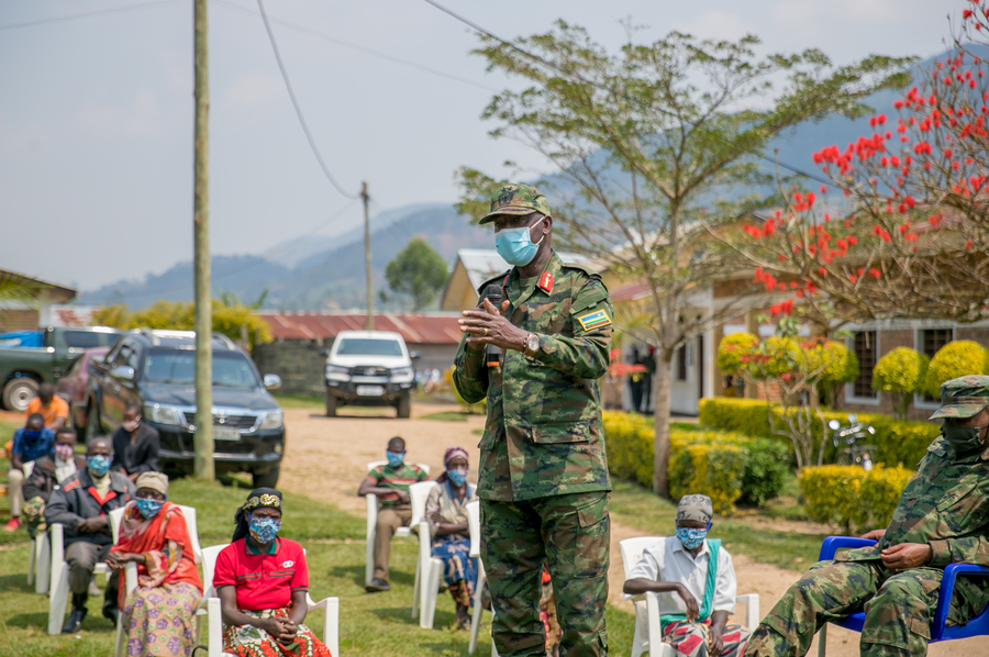 Maj General Alex Kagame, the Western Province RDF Commander speaks to residents in Bweyeye Sector.