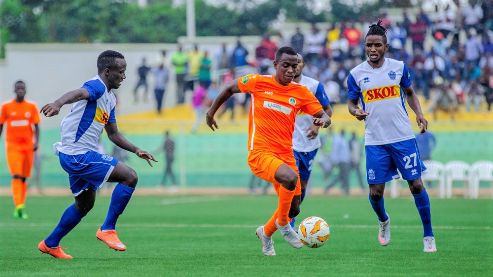 AS Kigali right-back Michael Rusheshangoga (C) in action during a past league match against Rayon Sports at Kigali Stadium. The two clubs have said that complying to the guidelines is almost impossible. 