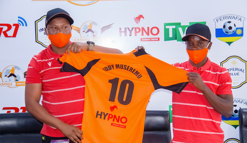 Iddy Museremu (R) and Gasogi United President Charles Kakooza after sealing the deal on Wednesday. / Photo: Courtesy.