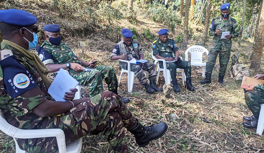 Military experts from the Expanded Joint Verification Mechanism (EJVM) take notes during a briefing by Rwanda Defence Force senior officers about a group of Burundian militants who were apprehended last week after they crossed into Rwanda. / Photo: Julius Bizimungu.