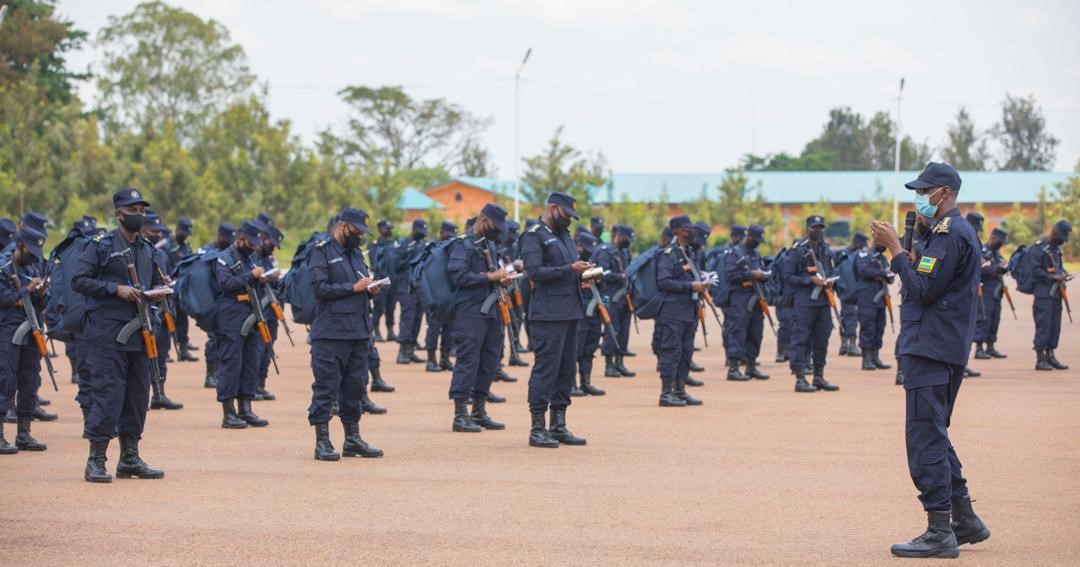 Munyuza briefs the police contingent on Thursday October 8 before their deployment to South Sudan.