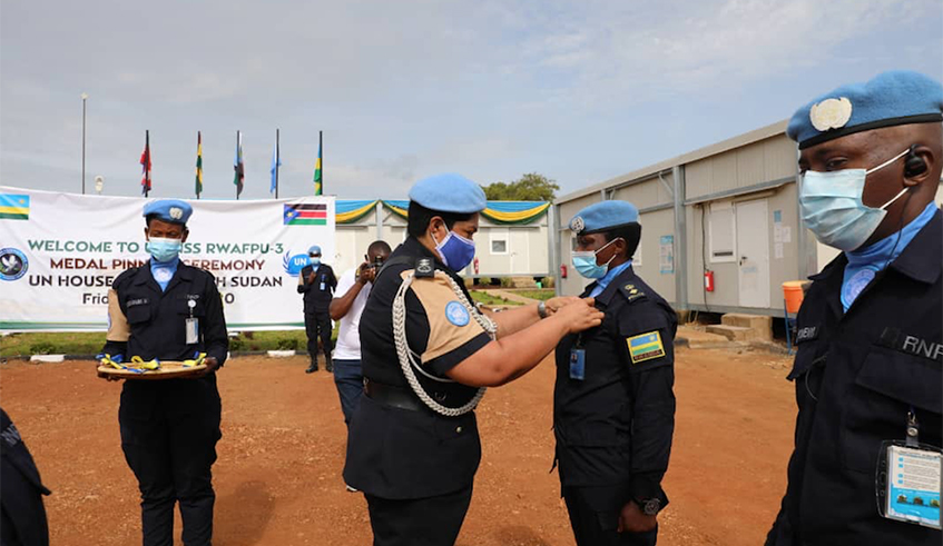 UNMISS Police Commissioner decorates RWAFPU-3 contingent commander, SSP Jackline Urujeni . / Courtesy photos