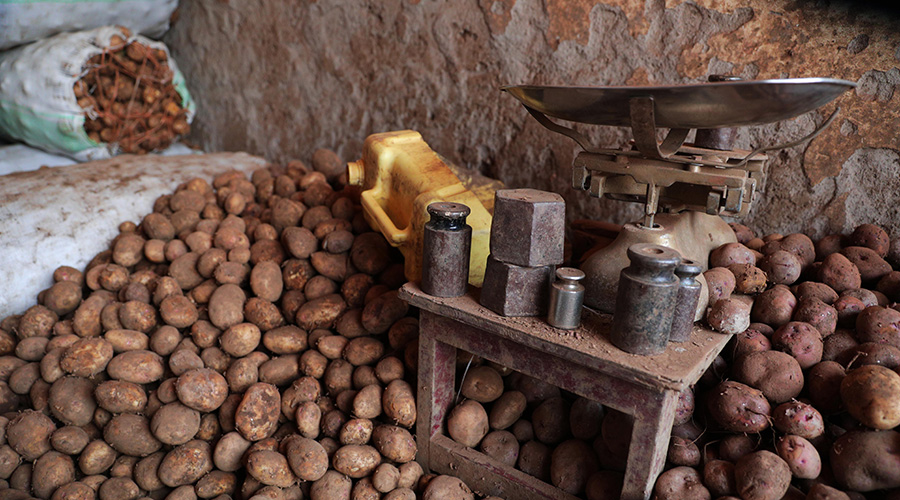 Farmers of Irish potatoes in the Northern Province claim to face losses as substandard scales steal their produce. 