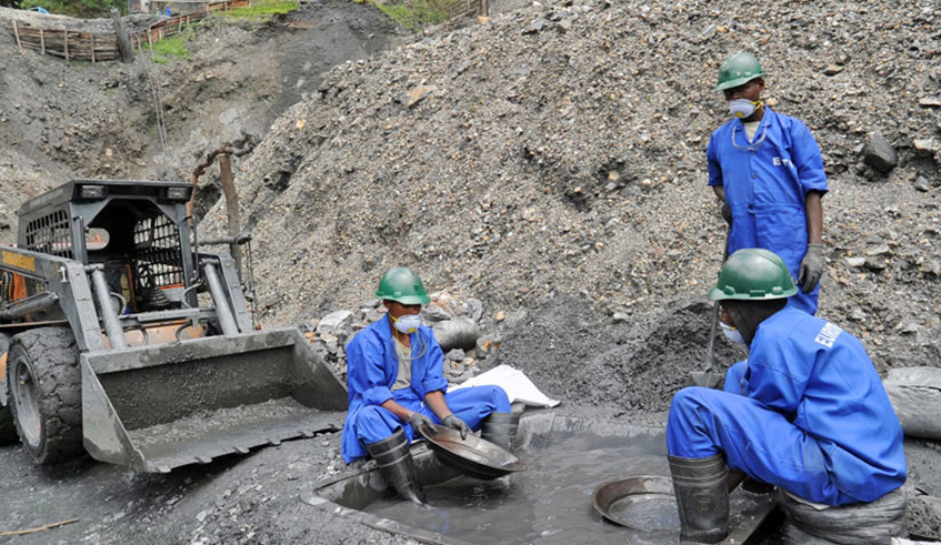 Miners at work at Rutongo mining site in Rulindo District. / Photo: File.