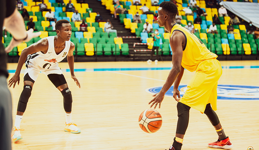 Patriotsu2019 guard Guibert Nijimbere (L) attempts to stop his brother, IPRC Kigaliu2019s Benit Nijimbere, at Kigali Arena on Friday. / Photo: Courtesy.