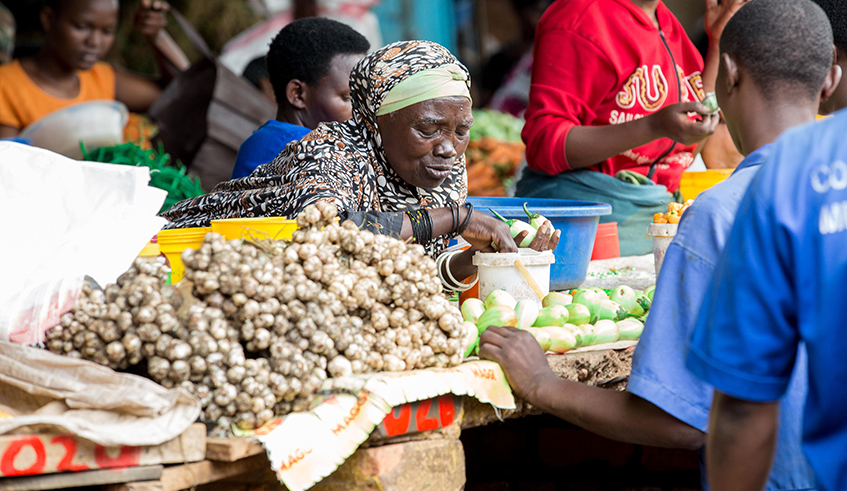 A garlic vendor at Nyabugogo modern market in Kigali. / Photo: Dan Nsengiyumva.