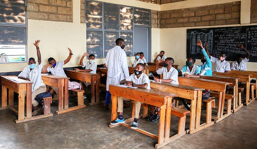 A teacher during his class at Groupe Scolaire Remera Protestant on Tuesday, November 3. Senior officials at Rwanda Education Board, including its Director General, were suspended over anomalies in the deployment of newly-recruited teachers in public schools. / Photo: Dan Nsengiyumva. 