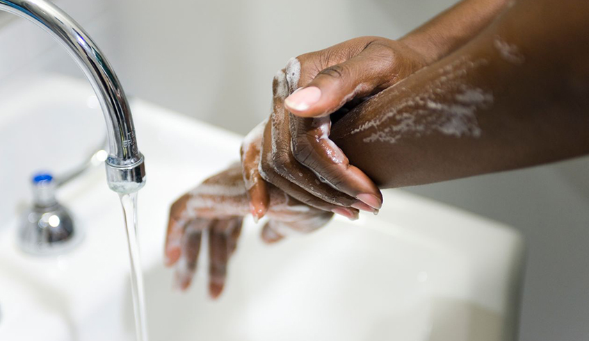 Always wash your hands with an antibacterial cleanser or soap. / Photo: Net
