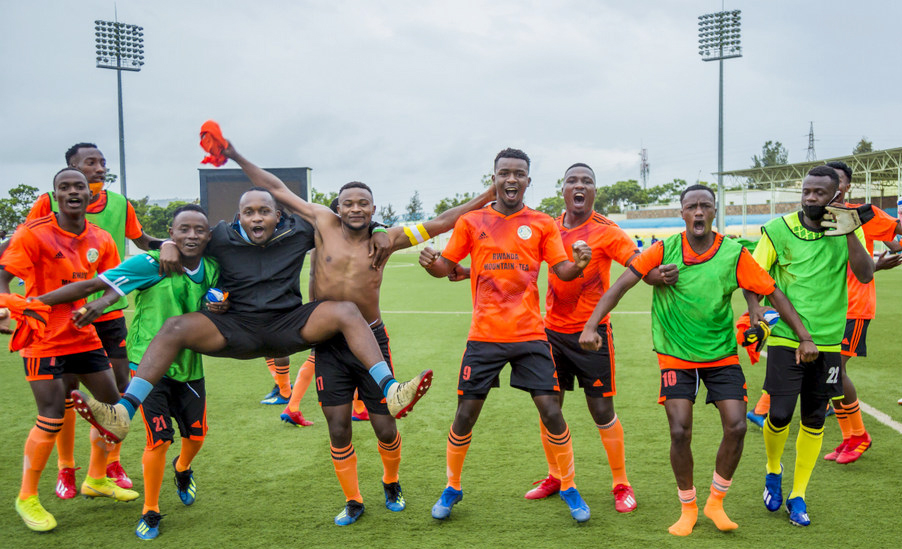 Rutsiro FC players celebrate the victory after beating  Vision FC at Kigali Stadium on 18 November 2020.  (Courtesy)