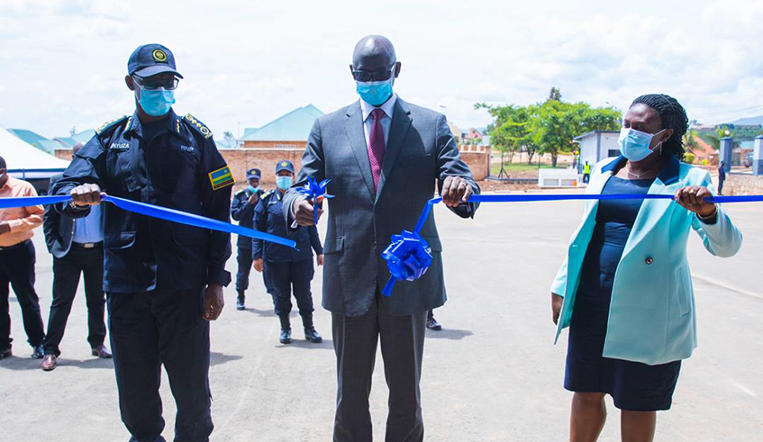 Minister Johnston Busingye, IGP Dan Munyuza and the Governor of the Southern Province, Alice Kayitesi cutting the ribbon to launch the Automobile Inspection Centre in Huye District.