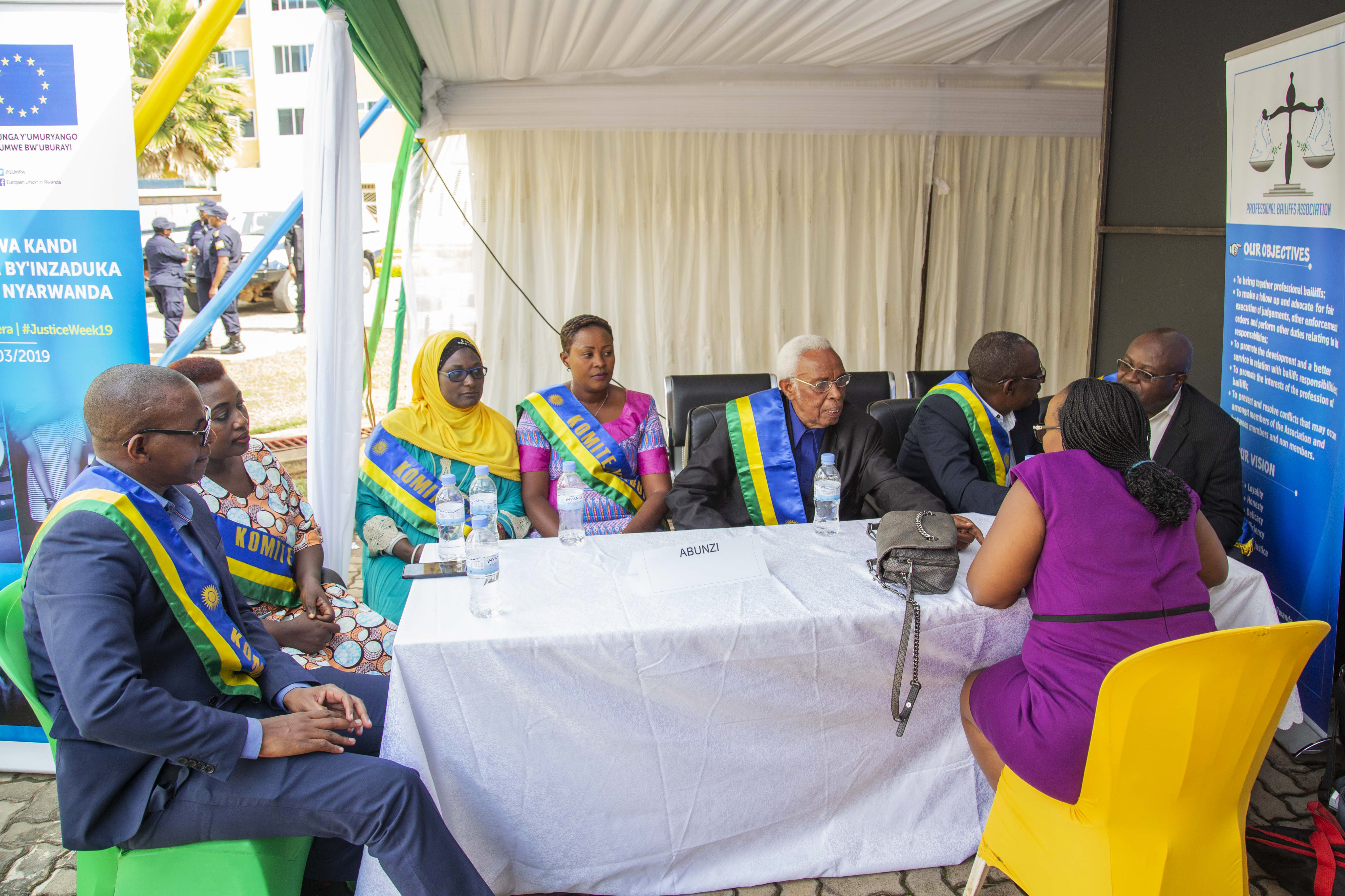 A resident shares her issue to Abunzi committee during the hearing in Kigali on March 18, 2019. 