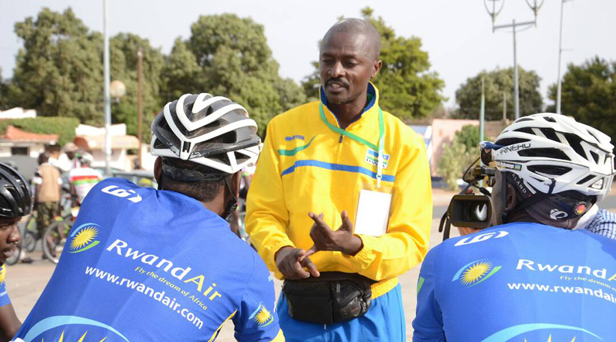 Sempoma speaks to Team Rwanda riders during a past race. 