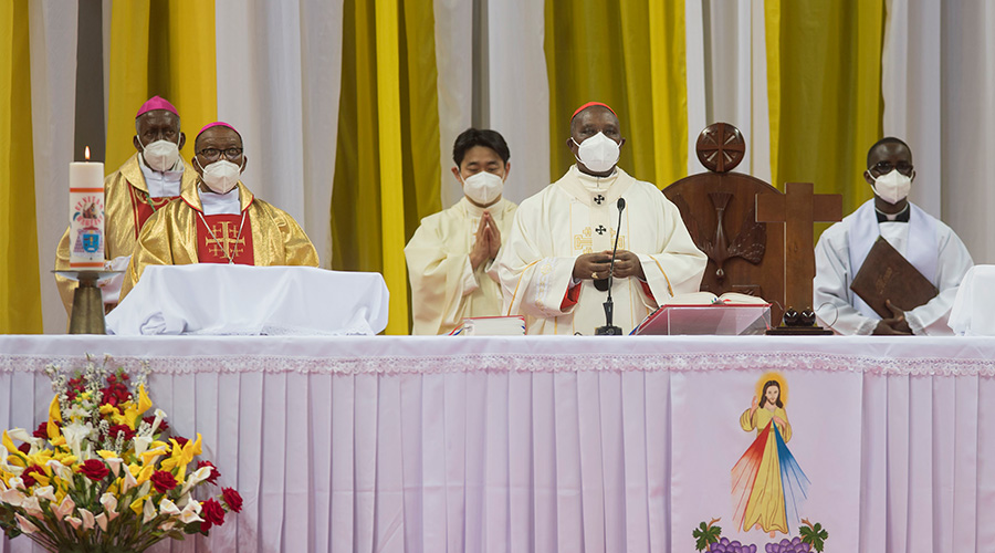 Cardinal Kambanda leads the Thanksgiving mass at Kigali Arena on Sunday, December 6. 