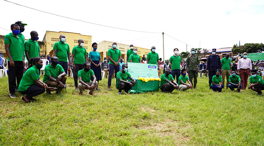 Best Ecobrigade youth cooperatives were supported with Rwf5 million each during the  ceremony held at Ngororero District on December 4. 