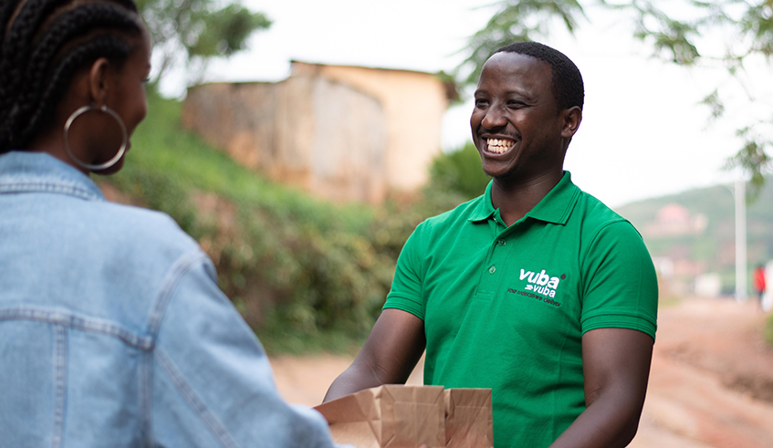 A Vuba Vuba worker delivers grocery ordered online to a client. / Photo: Courtesy.