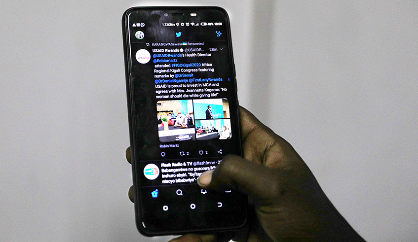 A user goes through his Twitter  feeds. Mobile data traffic in Sub-Saharan Africa will increase from 0.87 eyeballs per month in 2020 to 5.6 eyeball by 2026. / Photo: Sam Ngendahimana.
