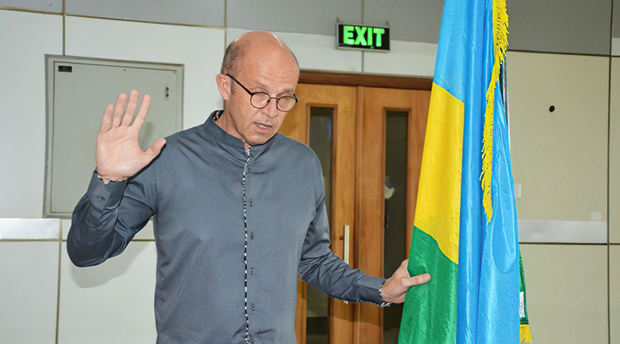 The outgoing University of Rwanda Vice Chancellor, Scottish Prof. Philip Cotton, takes oath marking his acquisition of Rwandan citizenship at Nyarugenge District headquarters last year. 