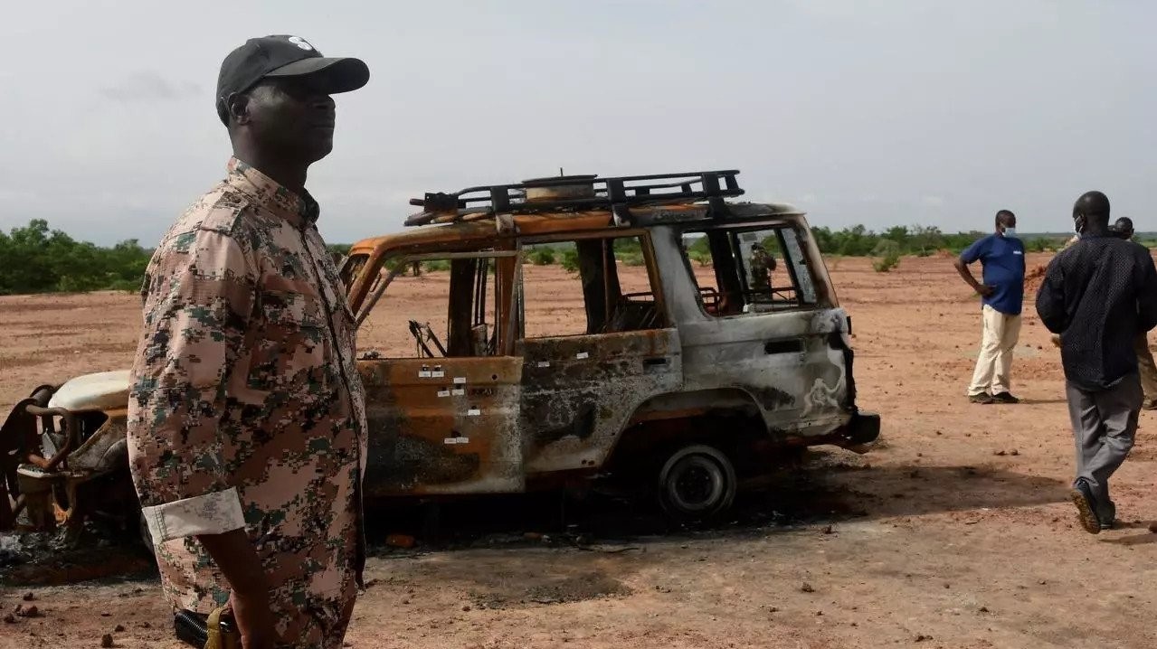 Islamic extremists staged attacks on two villages in Niger near its border with Mali, killing at least 100 people. Net