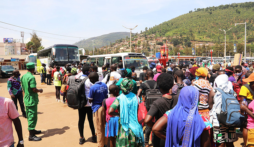 Passengers stranded at Nyabugogo Taxi Park on January 5, 2021 following an overnight travel ban imposed by the Governement. Rwanda National Police intervened to facilitate the passengers to travel up country. / Photo: Craish Bahizi.  