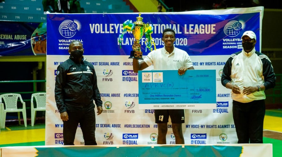 Gatsinzi shows off the league title and a Rwf1 million dummy cheque last October. 